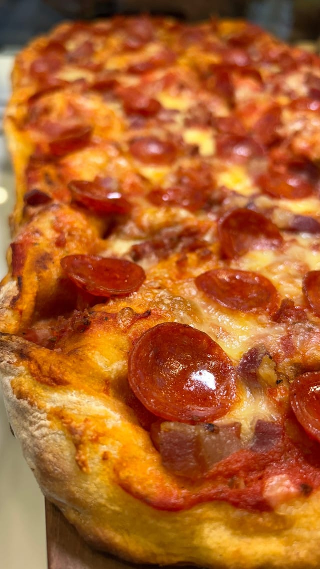 Carnivoro Pizza.