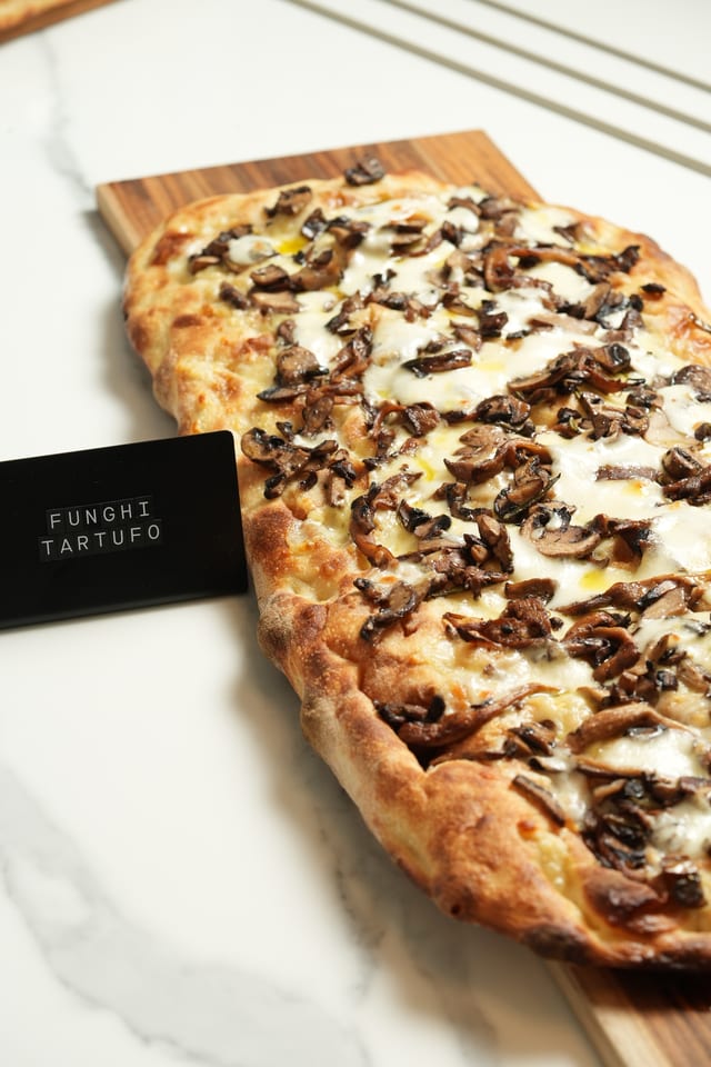 Funghi al Tartufo Pizza.