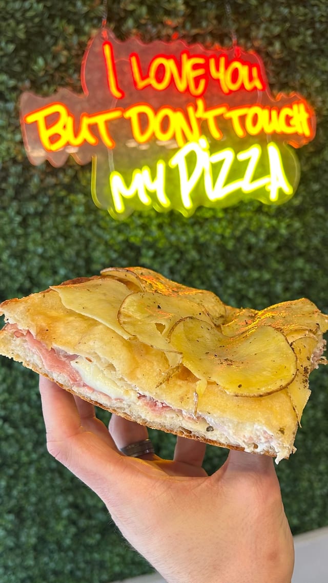 Arobbe Pizza.